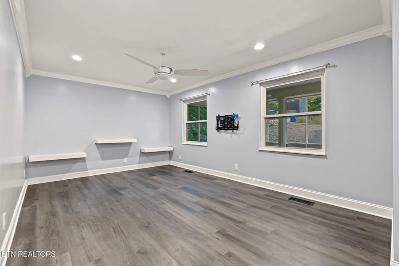 14 Cooper Ln, Oak Ridge, TN 37830