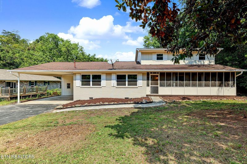 14 Cooper Ln, Oak Ridge, TN 37830