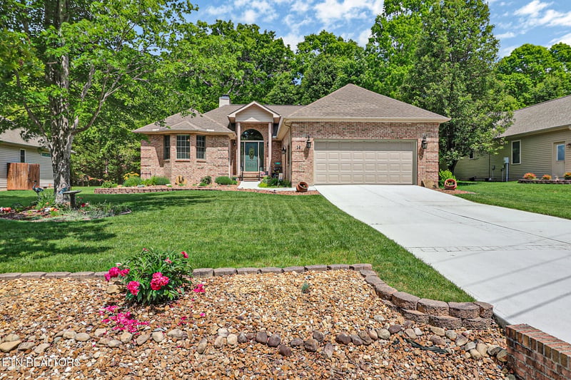 14 Dickens Ln, Fairfield Glade, TN 38558