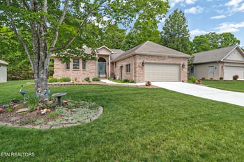 14 Dickens Ln, Fairfield Glade, TN 38558