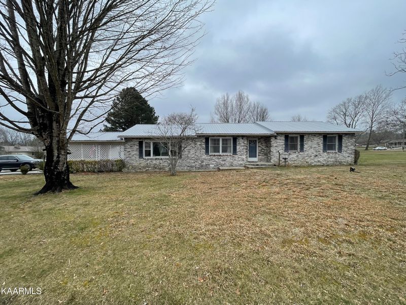 14 Fallingbrook Dr, Crossville, TN 38555