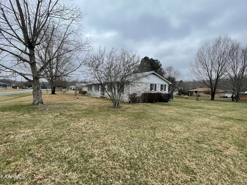 14 Fallingbrook Dr, Crossville, TN 38555