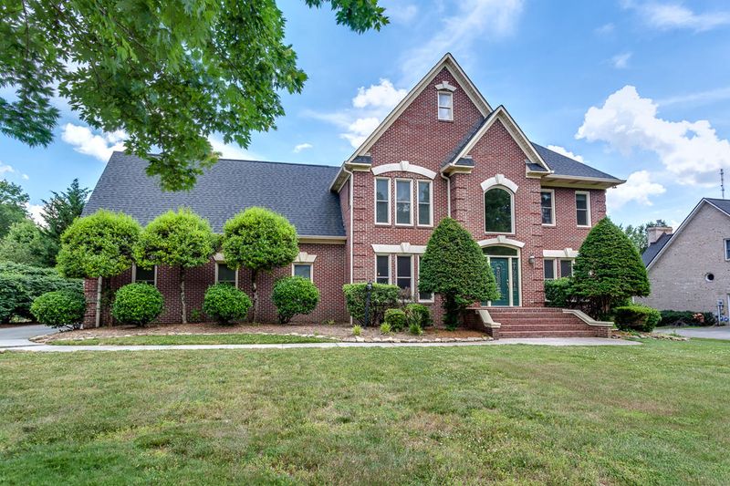 14 Raintree Pl, Oak Ridge, TN 37830