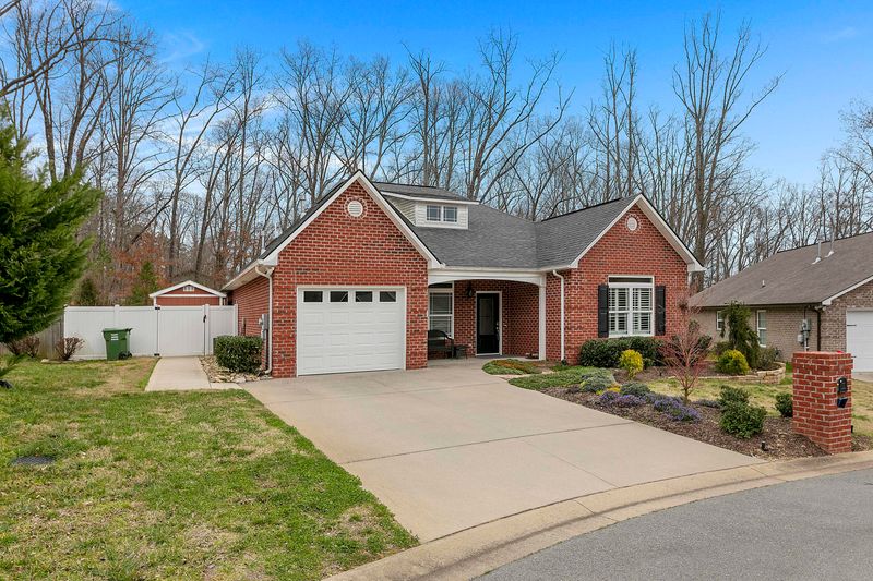 140 Ann Cove Ln, Powell, TN 37849