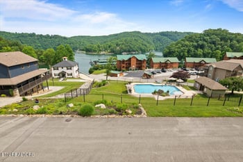 140 Broadleaf Ln #100, Caryville, TN 37714