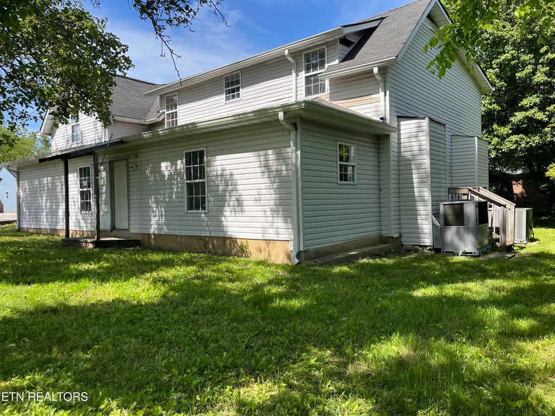 140 Burnett St, Crossville, TN 38555