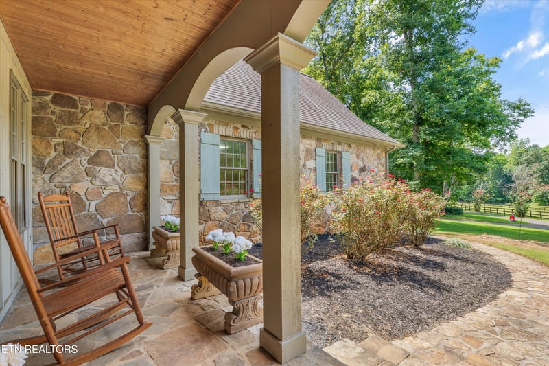 140 Deerfield Ln, Lenoir City, TN 37772
