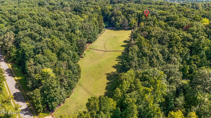 140 Deerfield Ln, Lenoir City, TN 37772