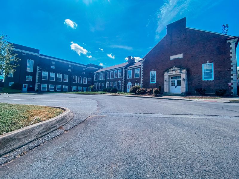140 E Glenwood Ave #302, Knoxville, TN 37917