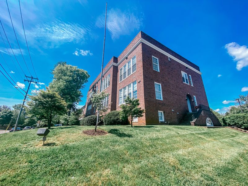 140 E Glenwood Ave #302, Knoxville, TN 37917