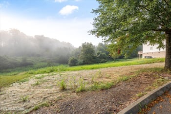 140 E Pineberry Rd, Oak Ridge, TN 37830