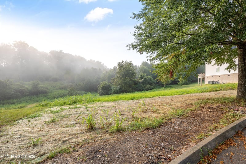 140 E Pineberry Rd, Oak Ridge, TN 37830