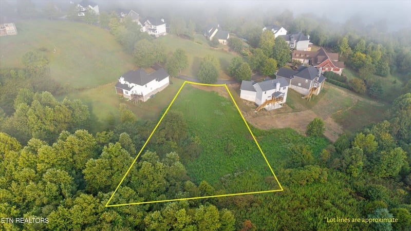 140 E Pineberry Rd, Oak Ridge, TN 37830