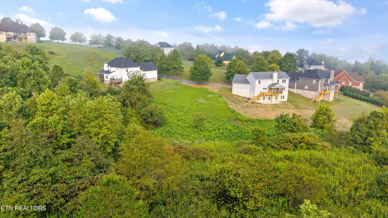 140 E Pineberry Rd, Oak Ridge, TN 37830