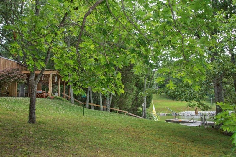 140 Hilltop Rd, Kingston, TN 37763