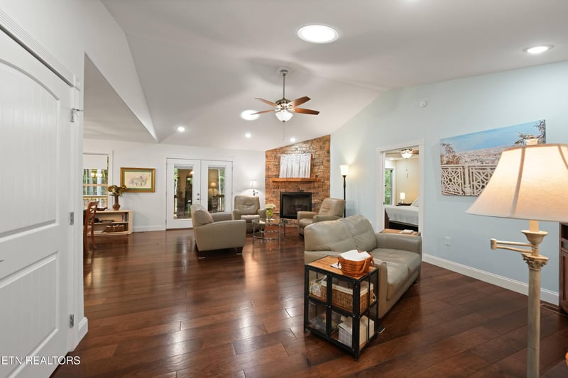140 Laswell Ln, Crossville, TN 38558