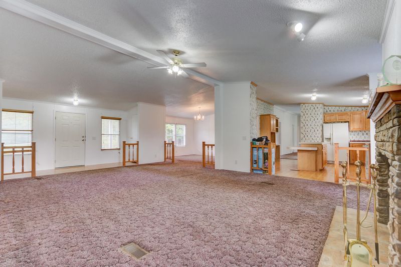 140 Lee Vlg, Harriman, TN 37748