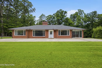 140 Magna Vista Dr, Harriman, TN 37748