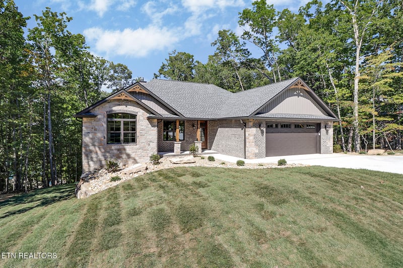 140 Markham Ln, Crossville, TN 38558