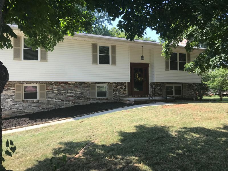 140 Meadow Dr, Lenoir City, TN 37772