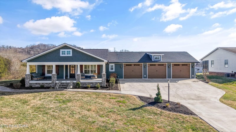 140 Overton Ln, Powell, TN 37849