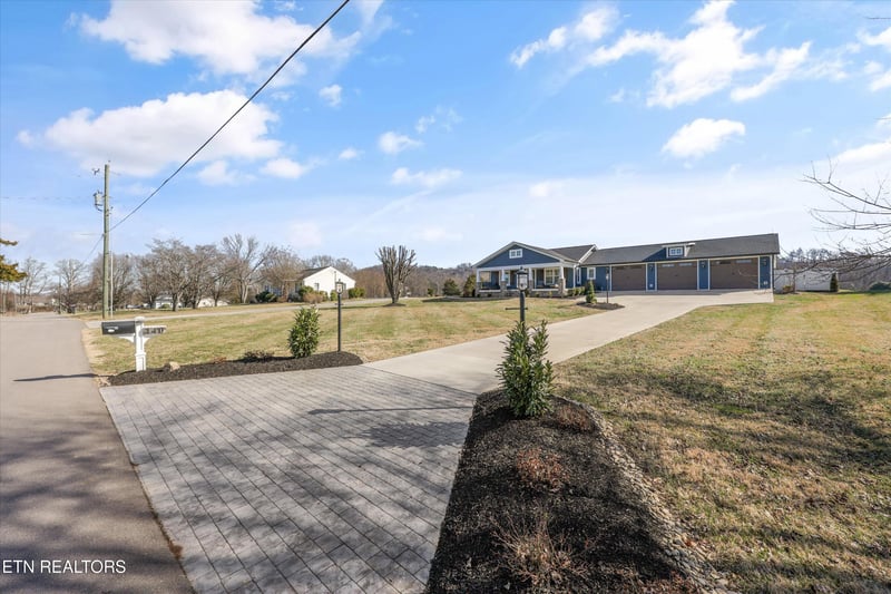 140 Overton Ln, Powell, TN 37849