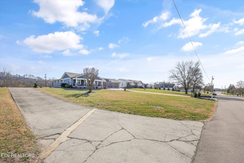 140 Overton Ln, Powell, TN 37849