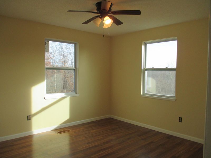 140 Red Hill Rd, Sunbright, TN 37872