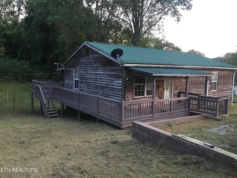 140 Sawmill Cir, Jacksboro, TN 37757