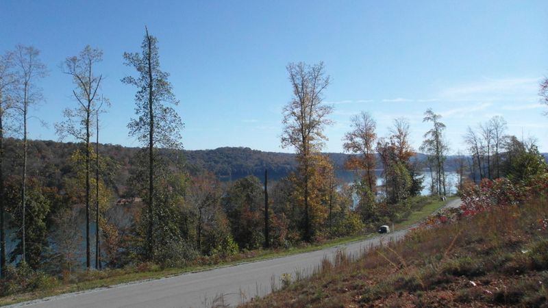 140 Suncrest Cv, Lafollette, TN 37766