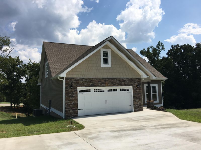 140 Timber Creek Dr, Athens, TN 37303