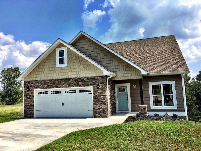 140 Timber Creek Dr, Athens, TN 37303