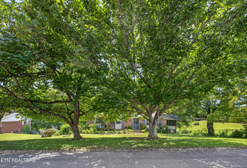 140 Westwood Dr, Clinton, TN 37716