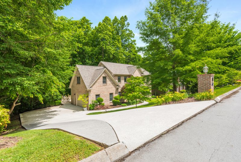 140 Whippoorwill Dr, Oak Ridge, TN 37830