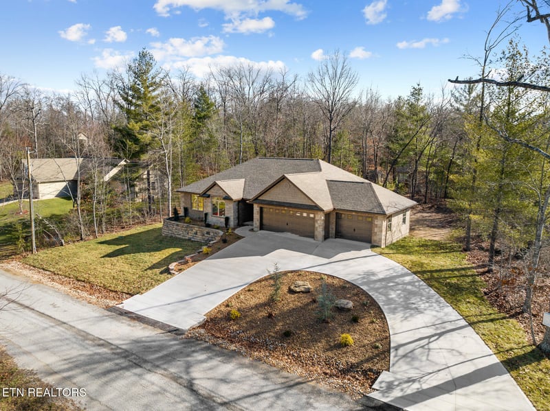 140 Windsor Rd, Fairfield Glade, TN 38558