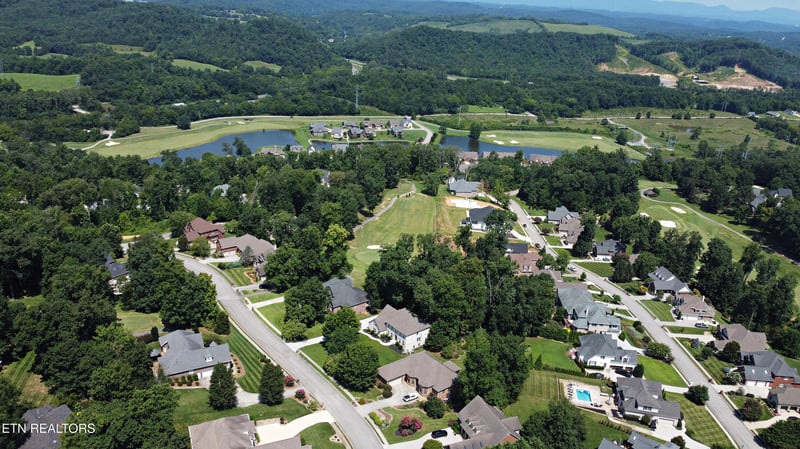 140 Windswept Dr, Lenoir City, TN 37772