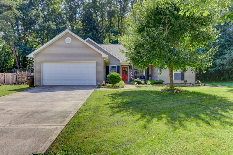 1400 Armiger Ln, Knoxville, TN 37932