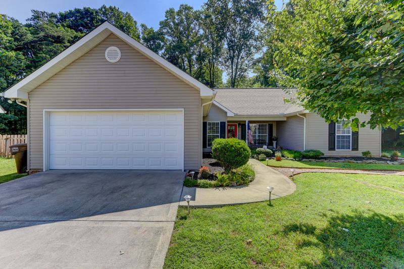 1400 Armiger Ln, Knoxville, TN 37932