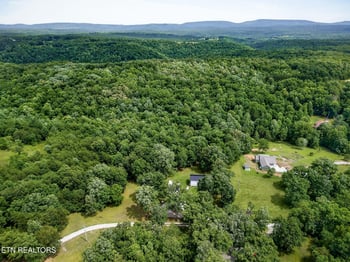 1400 Orlie Young Rd, Crab Orchard, TN 37723