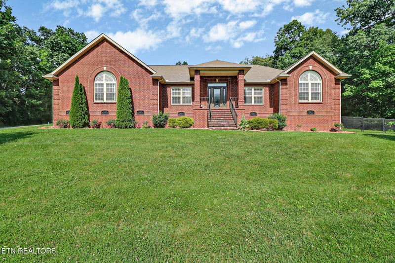 1401 Holiday Dr, Crossville, TN 38555