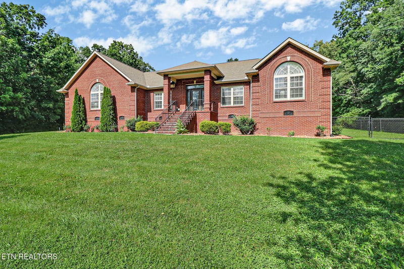 1401 Holiday Dr, Crossville, TN 38555