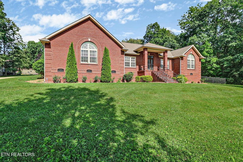 1401 Holiday Dr, Crossville, TN 38555