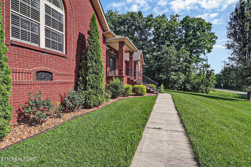1401 Holiday Dr, Crossville, TN 38555