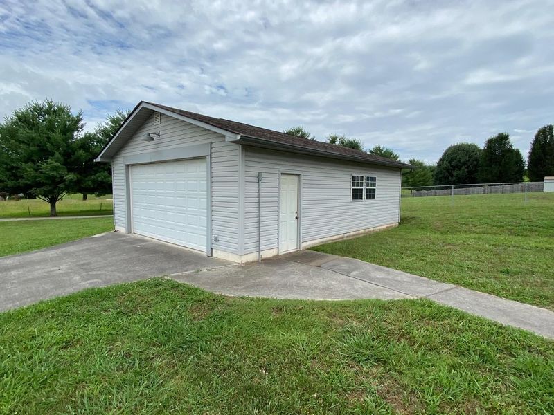 1401 Little Kaycee Dr, Sevierville, TN 37876
