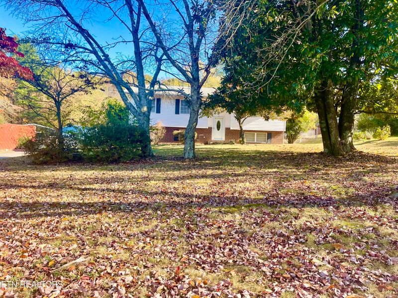1401 W Copeland Dr, Powell, TN 37849