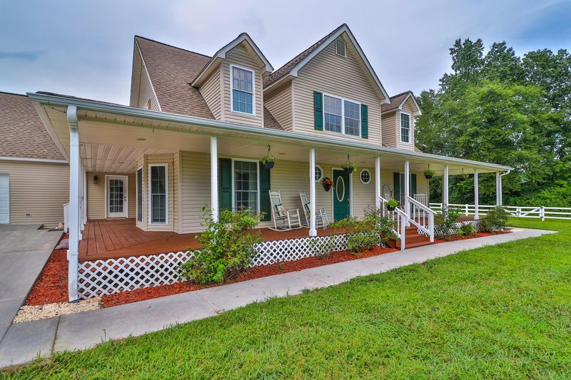 1402 Carpenters School Rd, Maryville, TN 37803