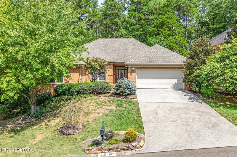 1402 Coachman Ln, Knoxville, TN 37919