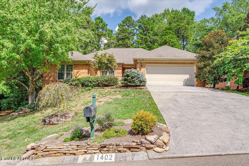 1402 Coachman Ln, Knoxville, TN 37919