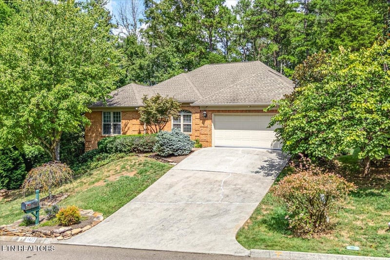 1402 Coachman Ln, Knoxville, TN 37919