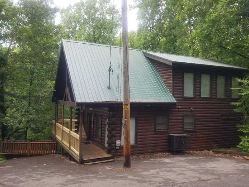 1402 Ridgefield Dr, Sevierville, TN 37876